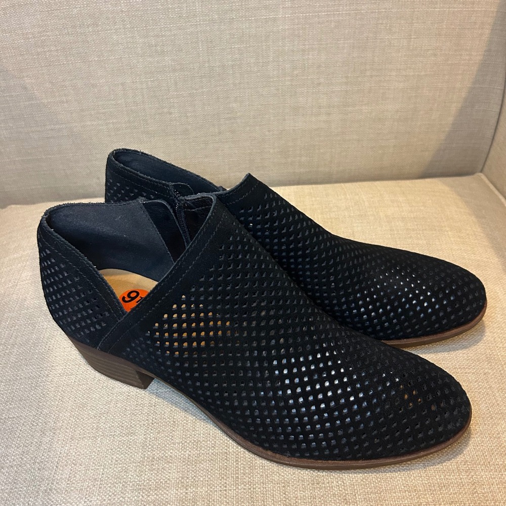 Lucky Brand Bayla Black Perforated Leather Ankle Booties Shooties Womens 9.5